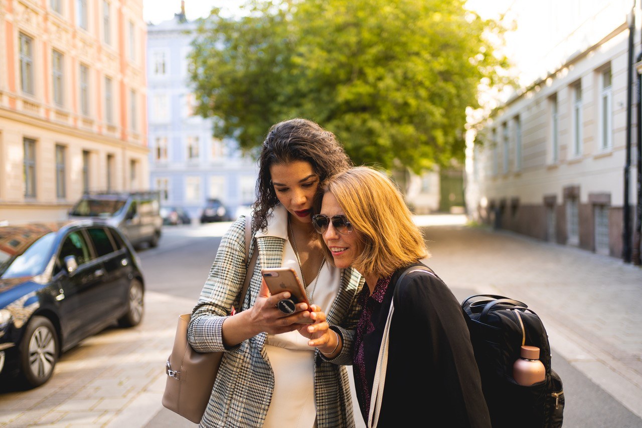 Maria og Solvor i Lifeness app